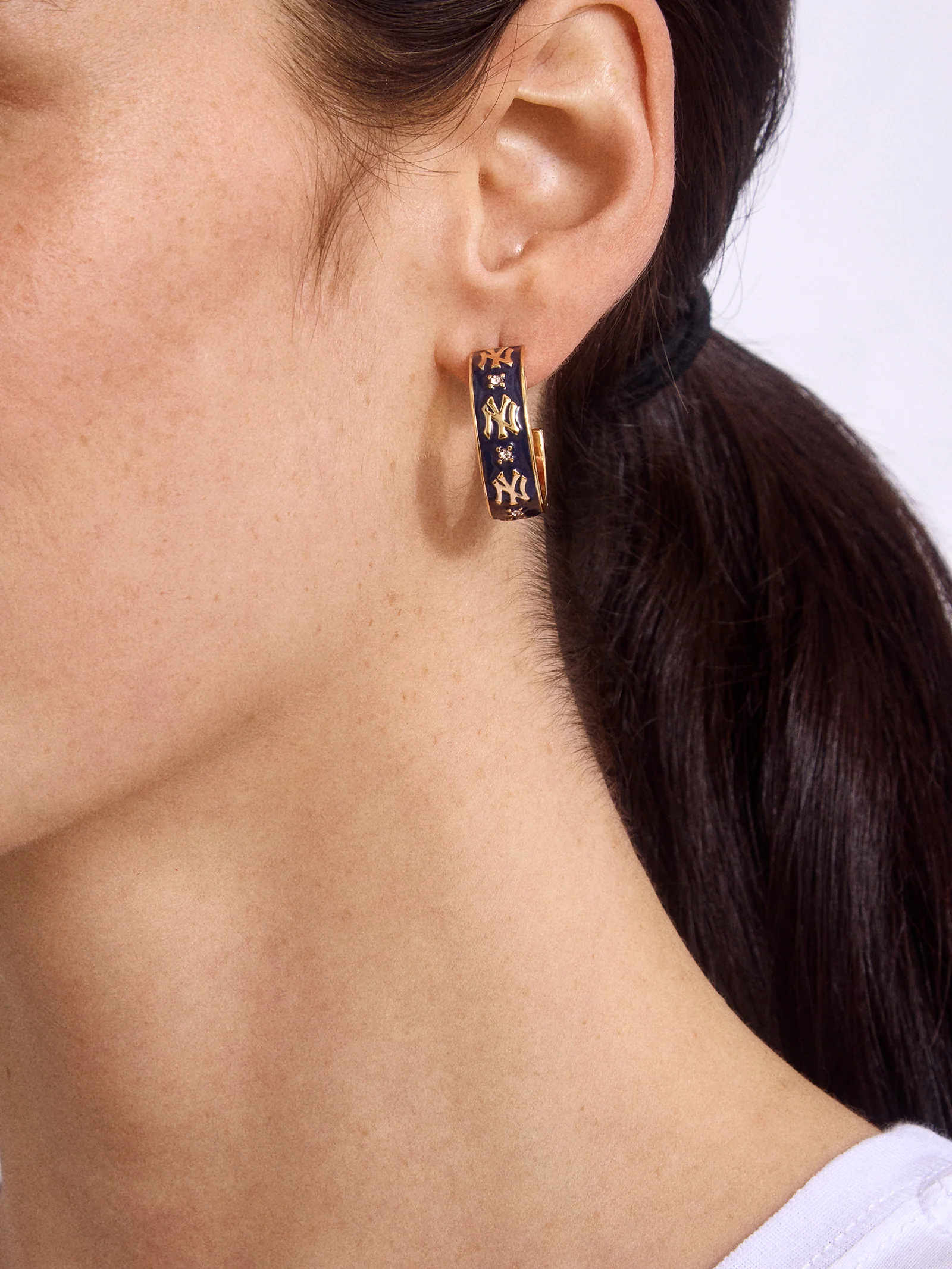 WEAR By Erin Andrews X BaubleBar New York Yankees Enamel Hoop Earrings - New York Yankees - Image 4
