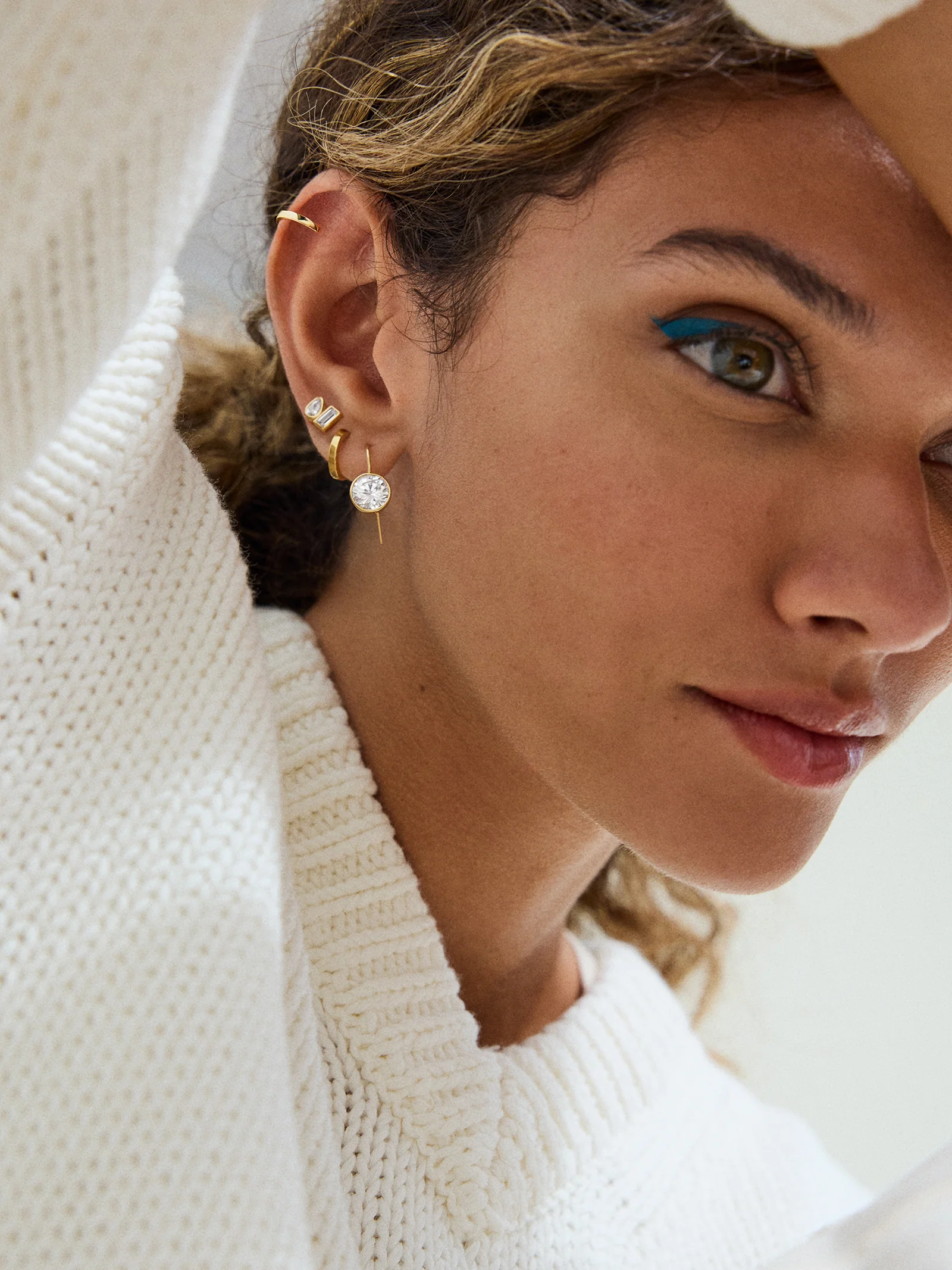 Reina 18K Gold Stud Earrings - Toi et Moi Bezel Set Earrings - Image 3